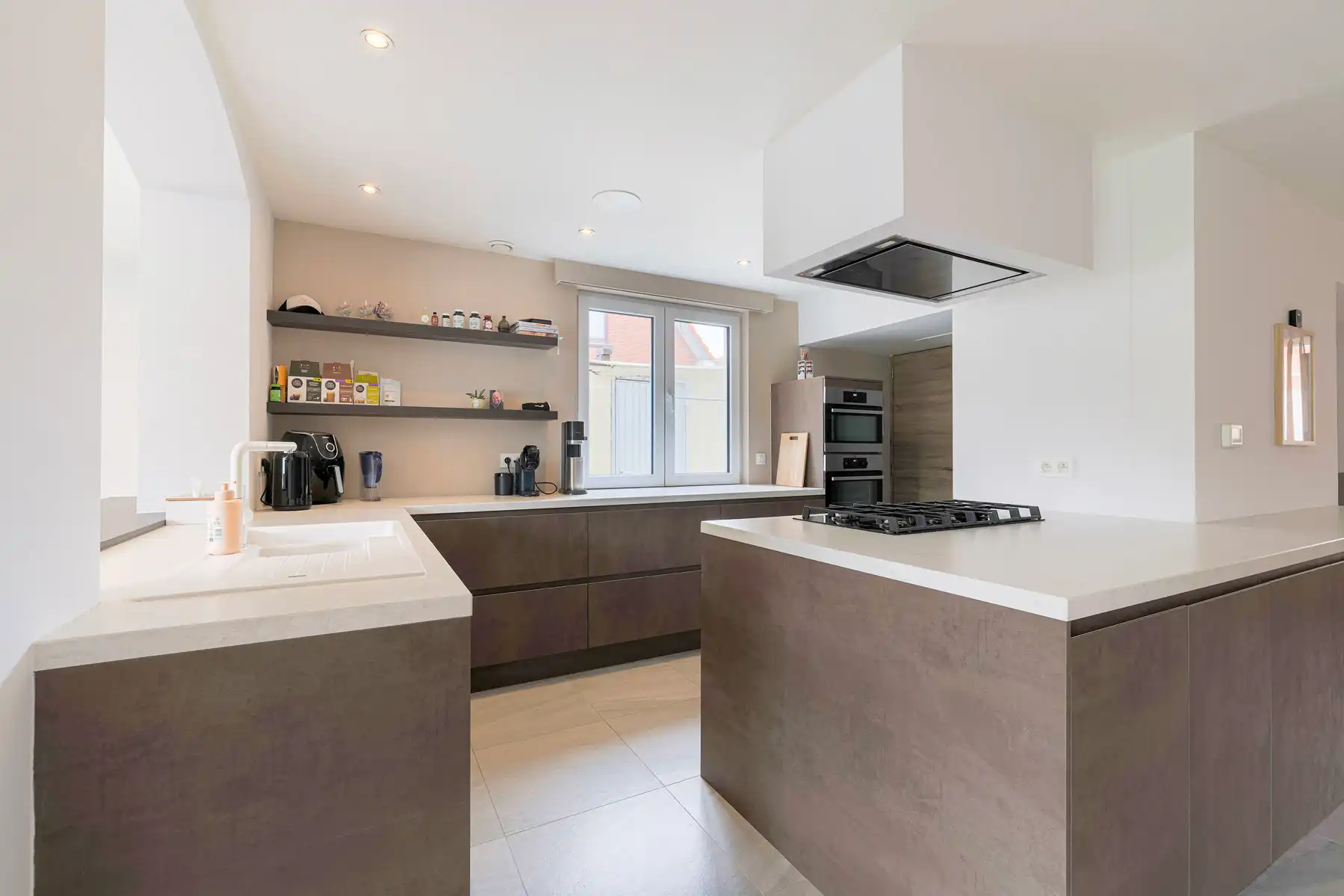Gerenoveerde gezinswoning met 3/4 slaapkamers, garage en tuin foto 6