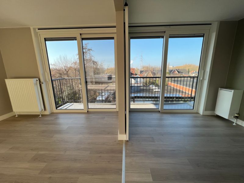 --- NIEUW --- Volledig vernieuwd 1-slaapkamerappartement + autostaanplaats & berging foto 8