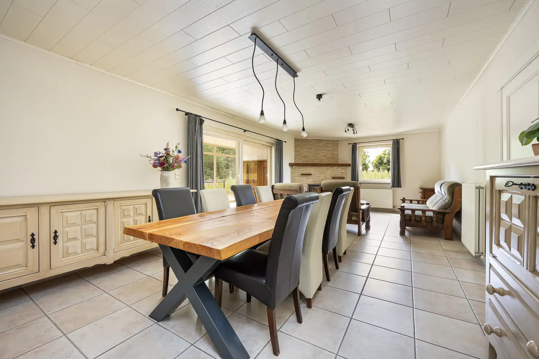 Bedrijfswoning met bijgebouwen en weiland op ca 1,3ha. foto 6