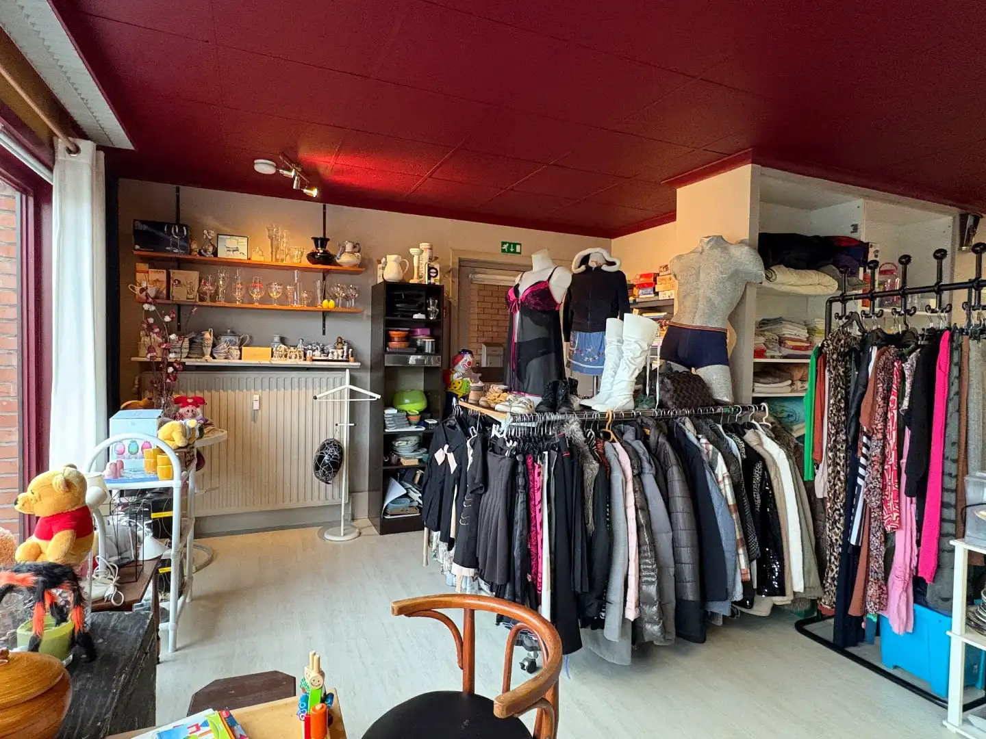 Centraal en goed gelegen handelsruimte in Kuurne foto 4