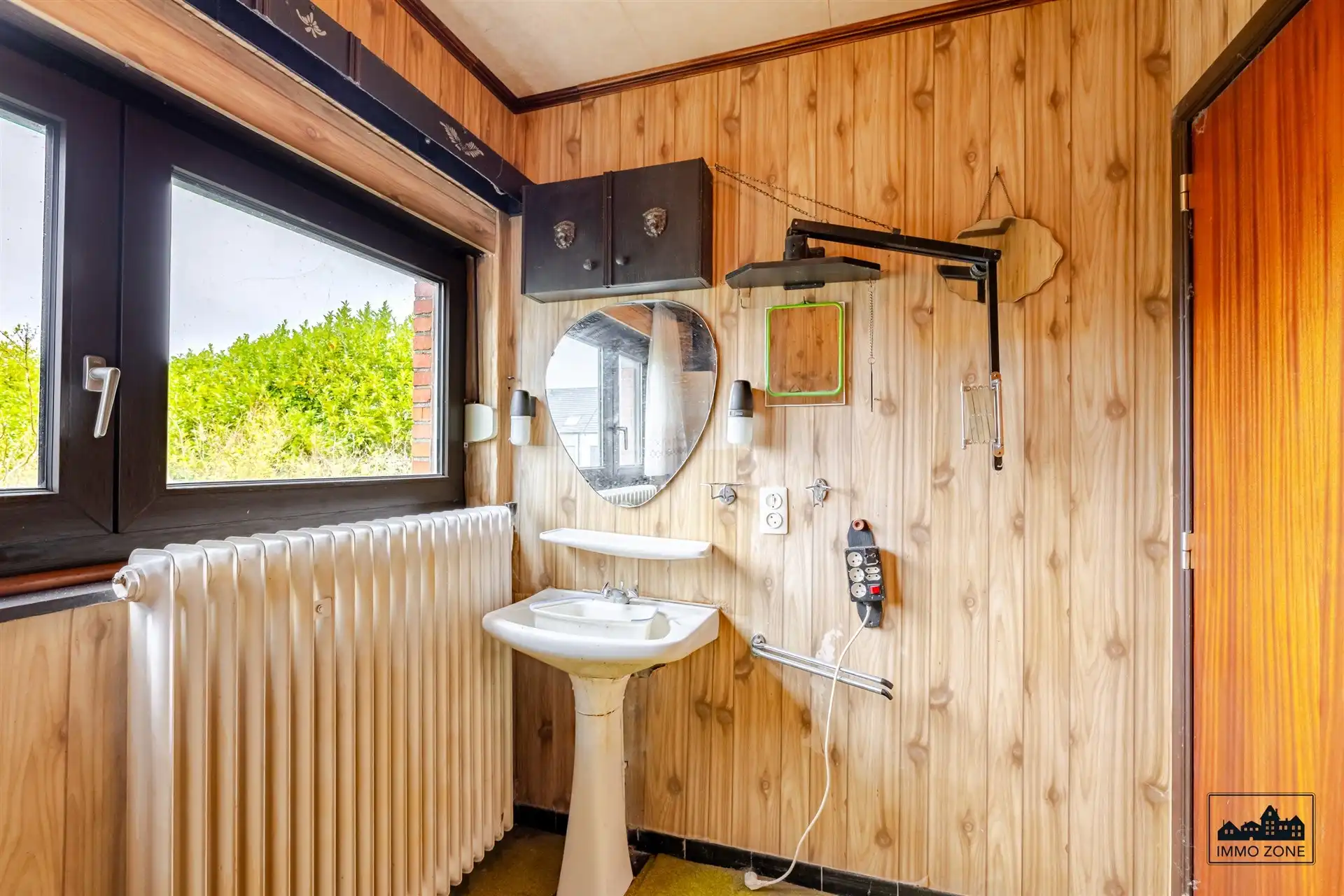 Te renoveren woning op ruim perceel met groene zone foto 16