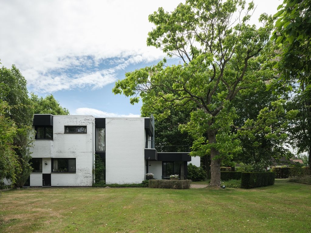 Vrijstaande modernistische villa te Zomergem op een uitzonderlijk perceel van 2.595m². foto 16
