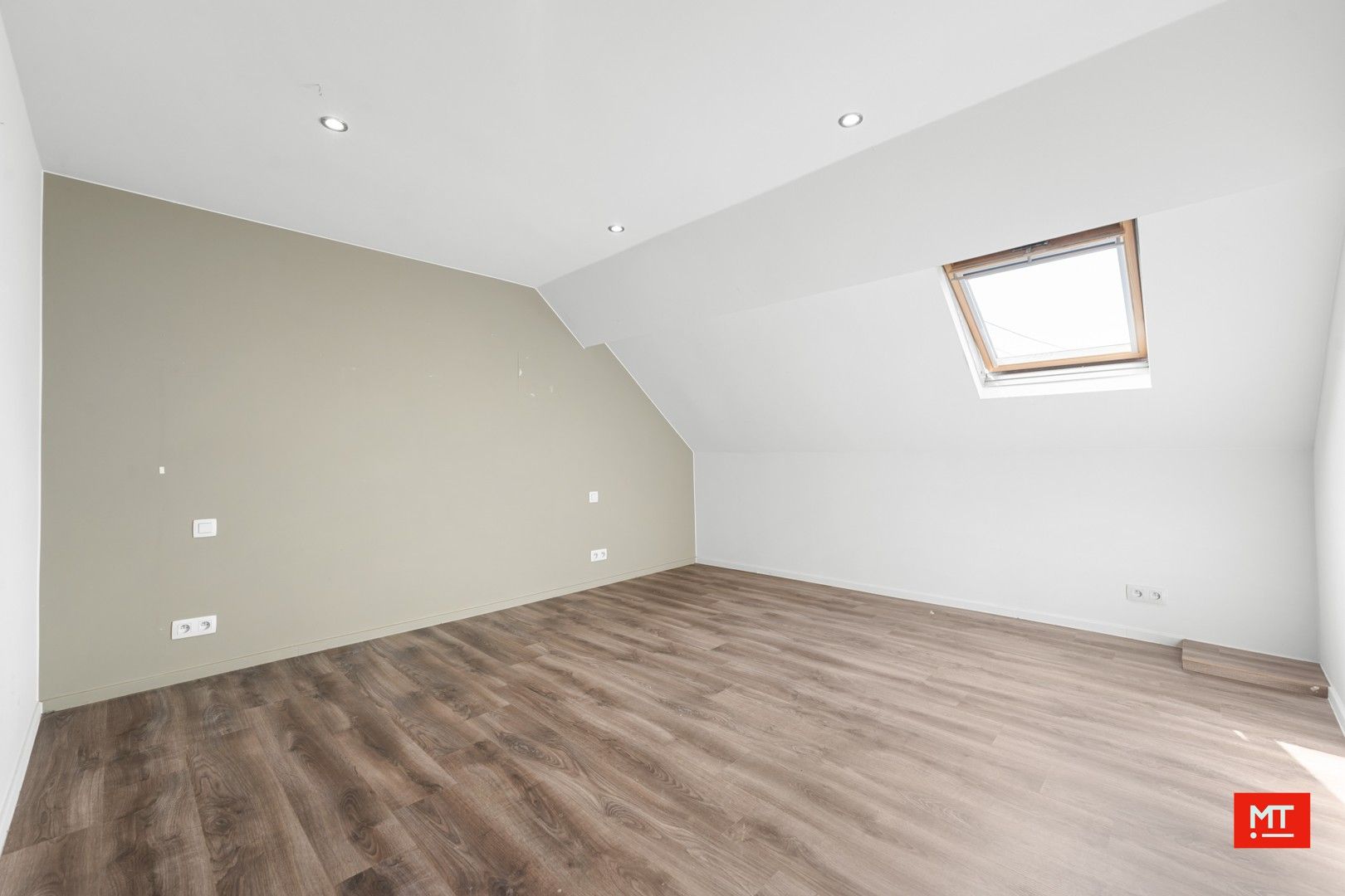 Instapklare, alleenstaande woning met 3/4 slaapkamers, tuin en garage in Zonnebeke foto 11