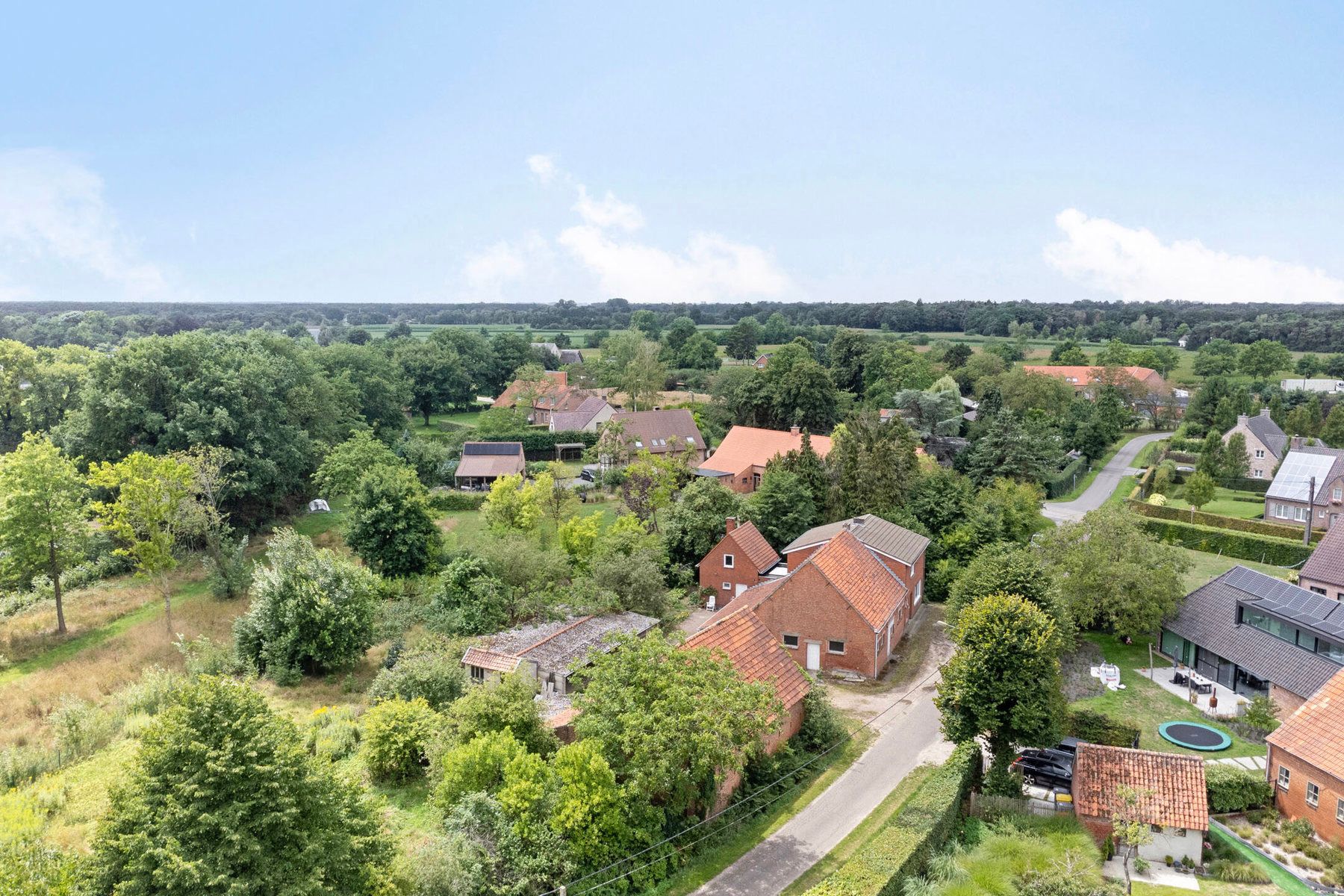 Te renoveren hoeve met authentieke schuur en stallen foto 33
