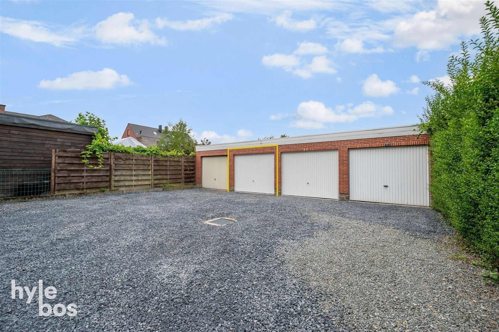 Gerenoveerd appartement met garage in gezellige woonwijk foto 14