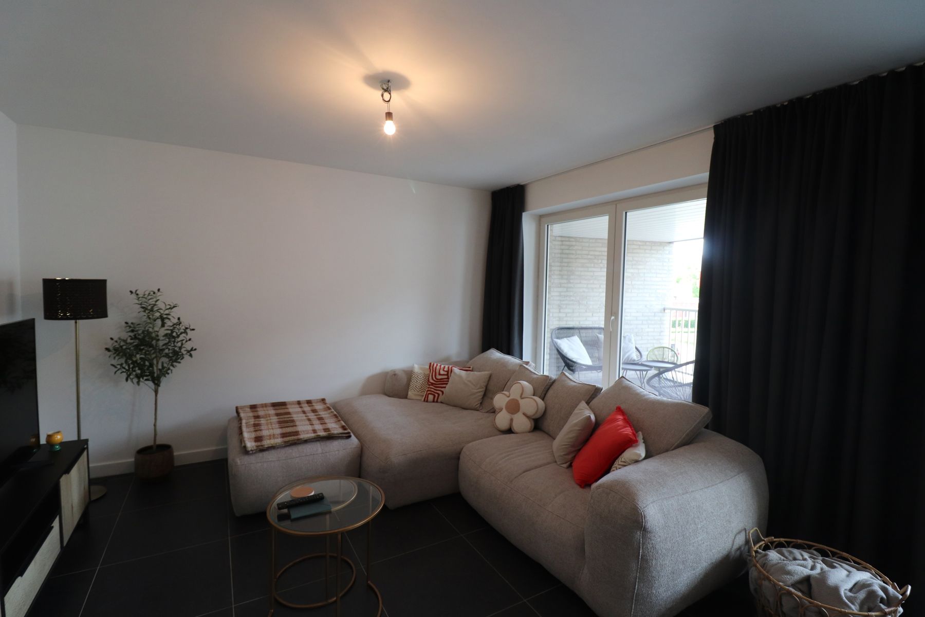 Een recent appartement met 2 slaapkamers, terras en autostaanplaats. foto 2
