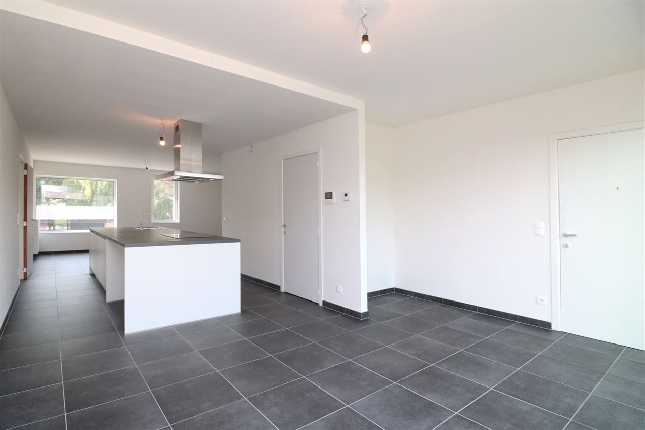 3 appartementen en 4 autostaanplaatsen foto 67