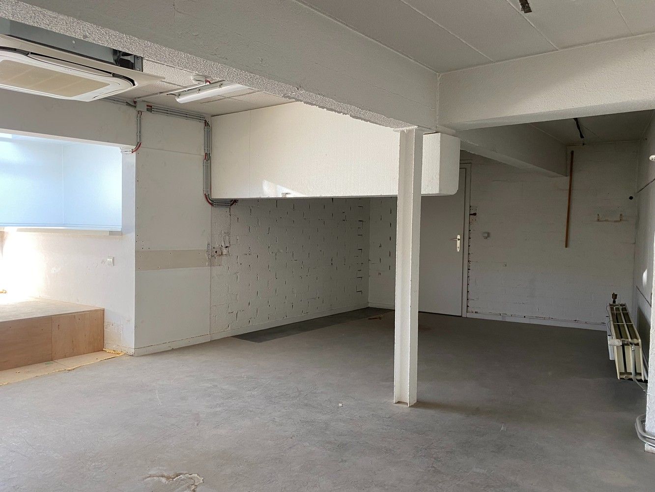 Magazijn met bureauruimte en autostaanplaats te koop op een toplocatie in centrum Lier foto 5