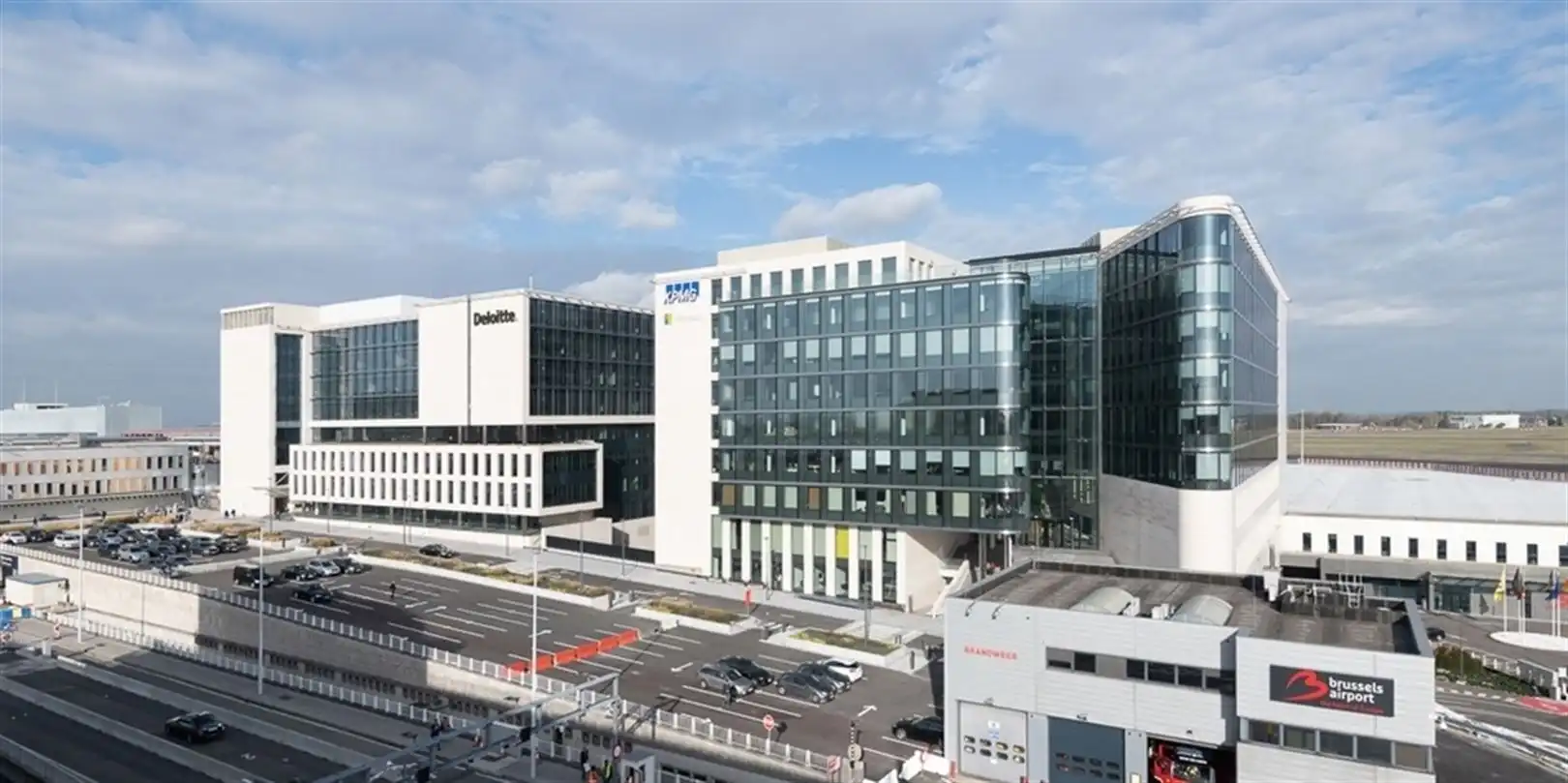 PASSPORT: kantoren te huur vanaf 930m² foto {{pictureIndex}}