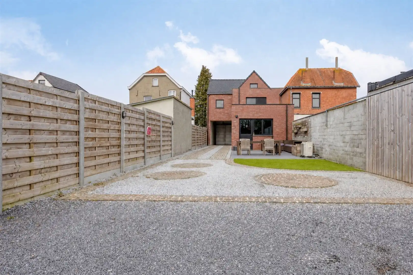uitzonderlijke eigendom met garage en grote tuin (2287 m²) foto 5