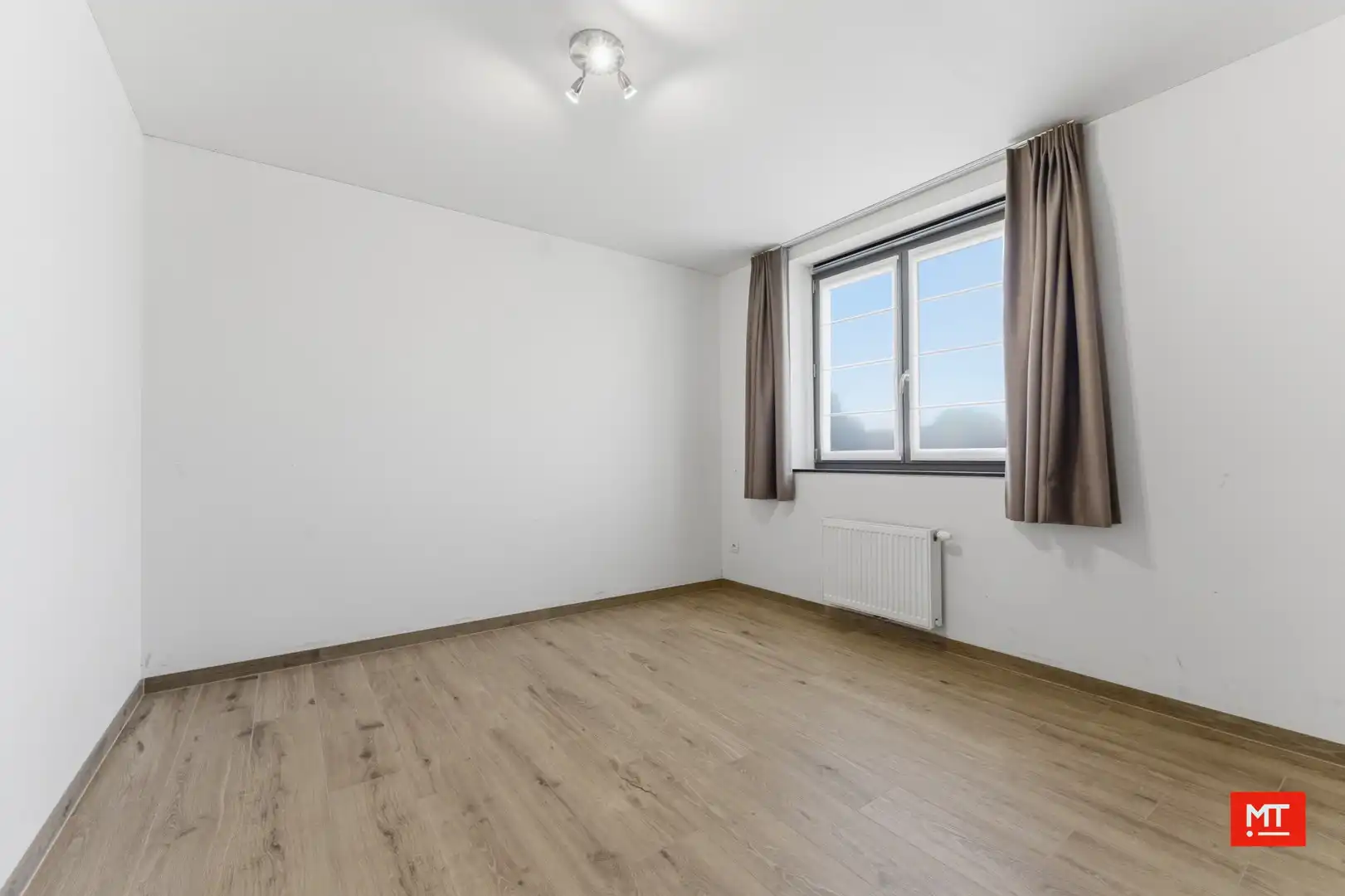 Recente, instapklare woning met 3 slpk, zonnige tuin en garage op het einde van een doodlopende straat in Langemark foto 9