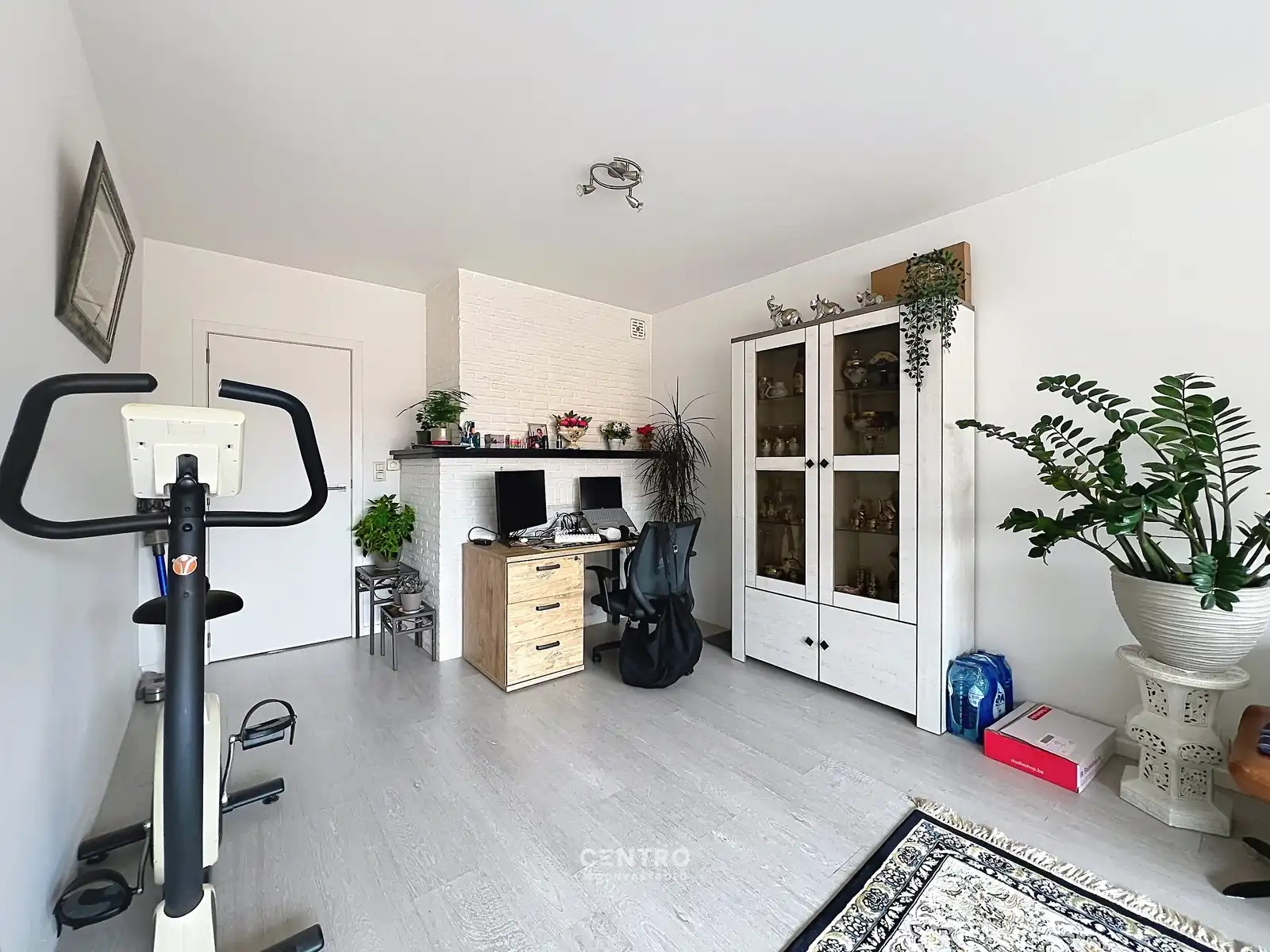 INSTAPKLAAR appartement (77m ²) met 2 SLK, GARAGE (moto's, fietsen,...) en ideale ligging in Roeselare - Perfect voor comfortabel wonen of als OPBRENGSTEIGENDOM ! foto 8
