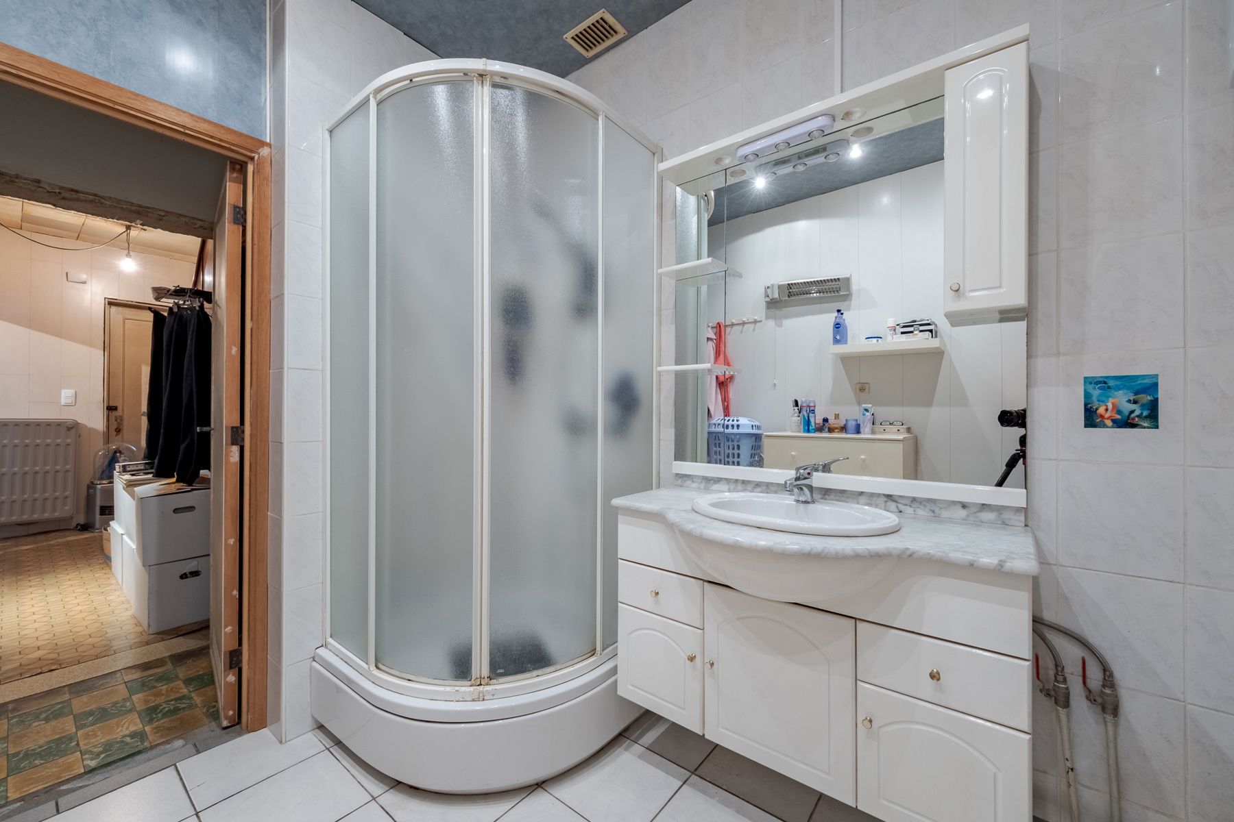 Goed gelegen woning met potentieel foto 6