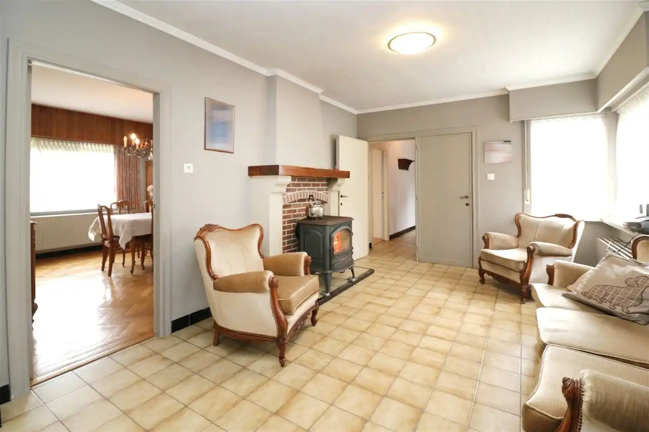 Gezinswoning met ruimte om mee te groeien op breed perceel van 12 are foto 9