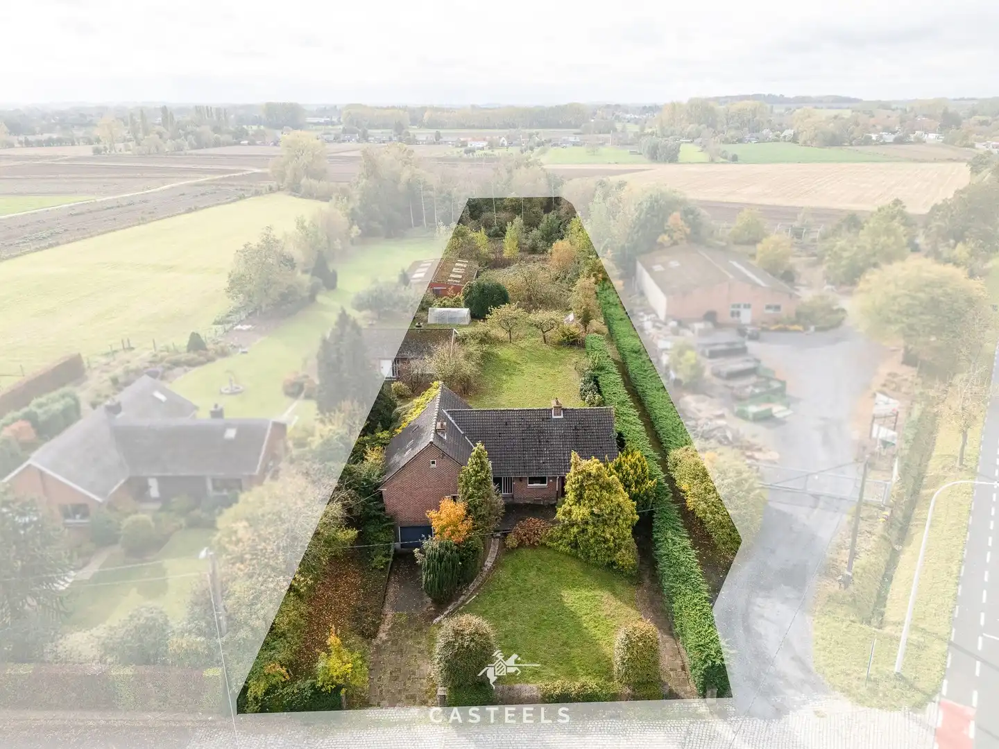 Hoofdfoto van de publicatie: Te renoveren woning op perceel van 5.643m² in Kruisem te koop