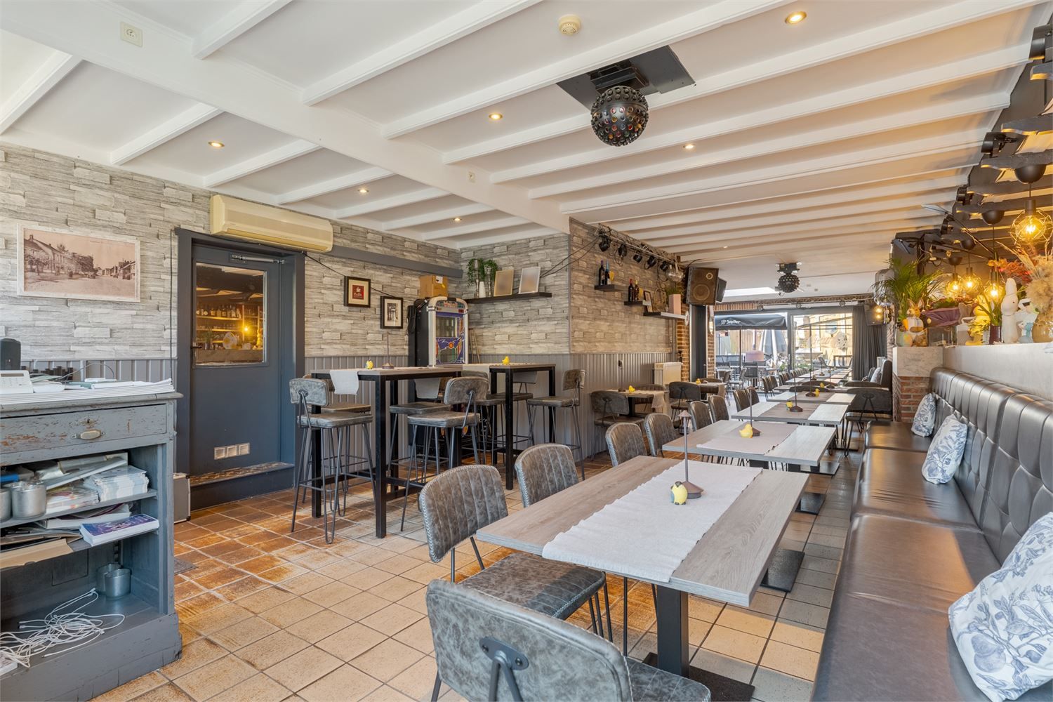 Instapklaar handelspand met woonst op toplocatie – horeca-inboedel inbegrepen! foto 6