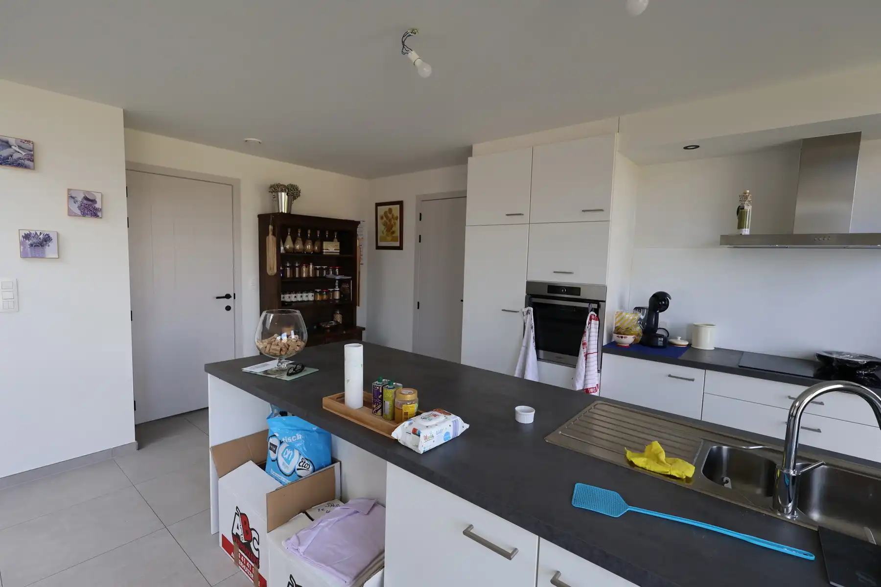 Een ruime nieuwbouwwoning met 3 slaapkamers, terras, tuin en garage.  foto 7