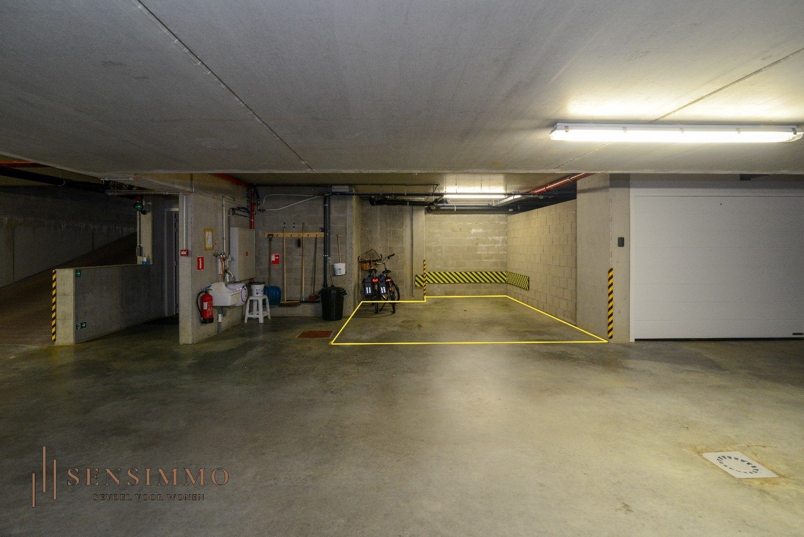 Ultra luxe 3 slaapkamerappartement met terras en parking in Genk centrum foto 23