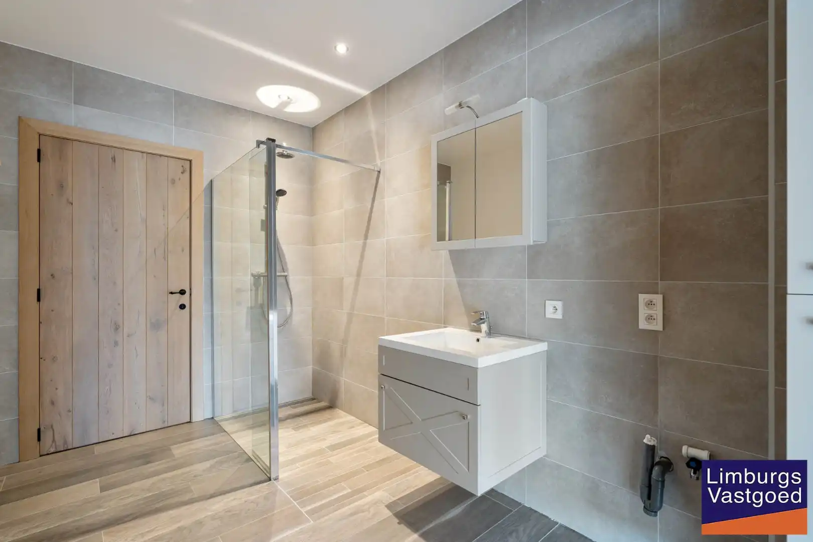 Exclusieve gezinswoning, 283m², 5 slpk, praktijkruimte op toplocatie foto 27