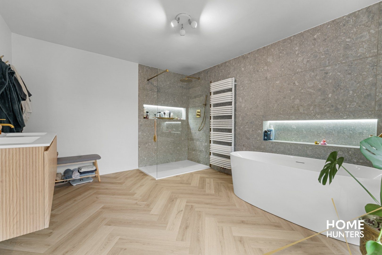 Ruime woning met 4 slaapkamers, een ruime zonnige tuin met verwarmd zwembad foto 24