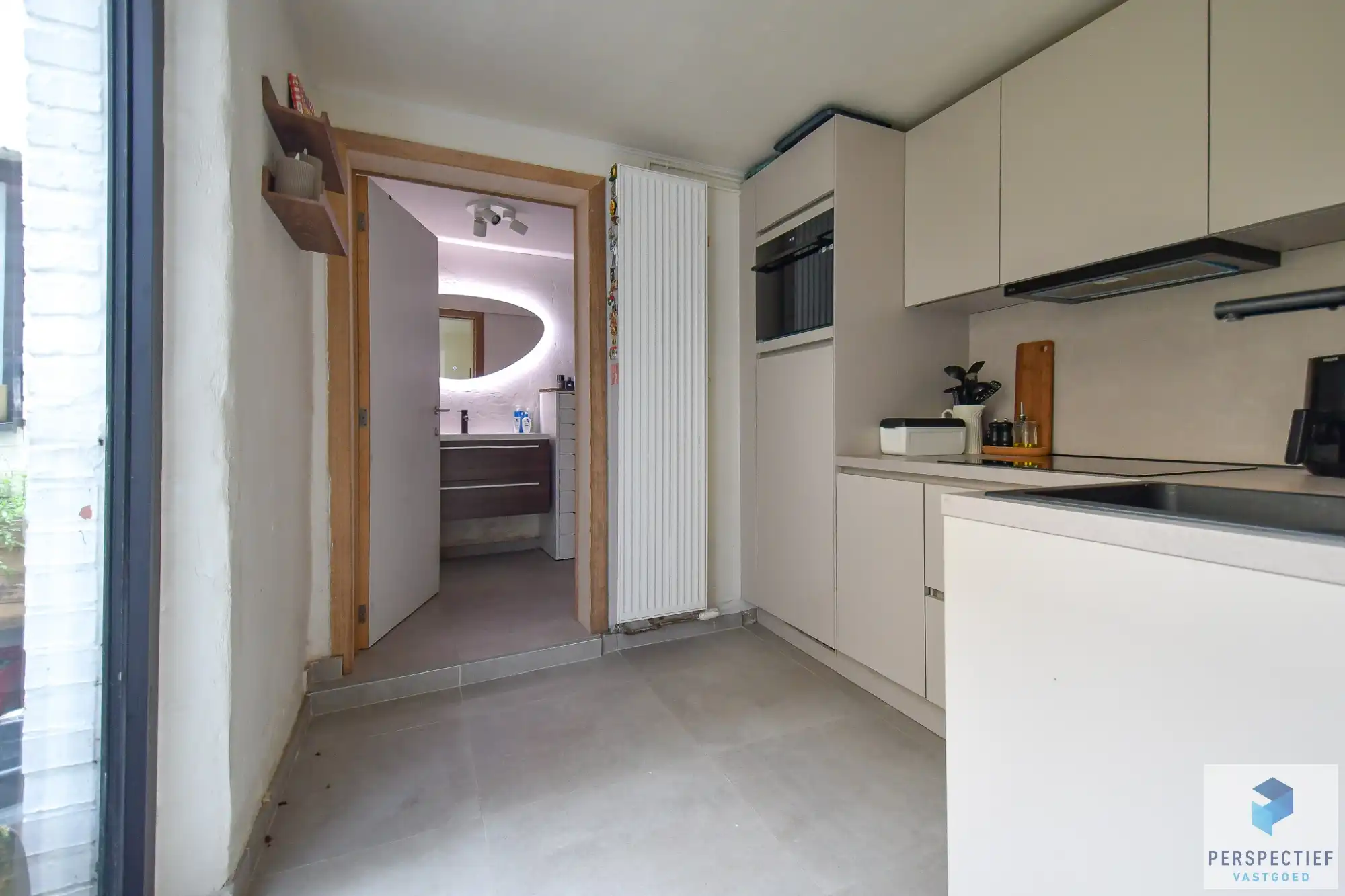 Mooie INSTAPKLARE stadswoning met 3 slpk en koer foto 9