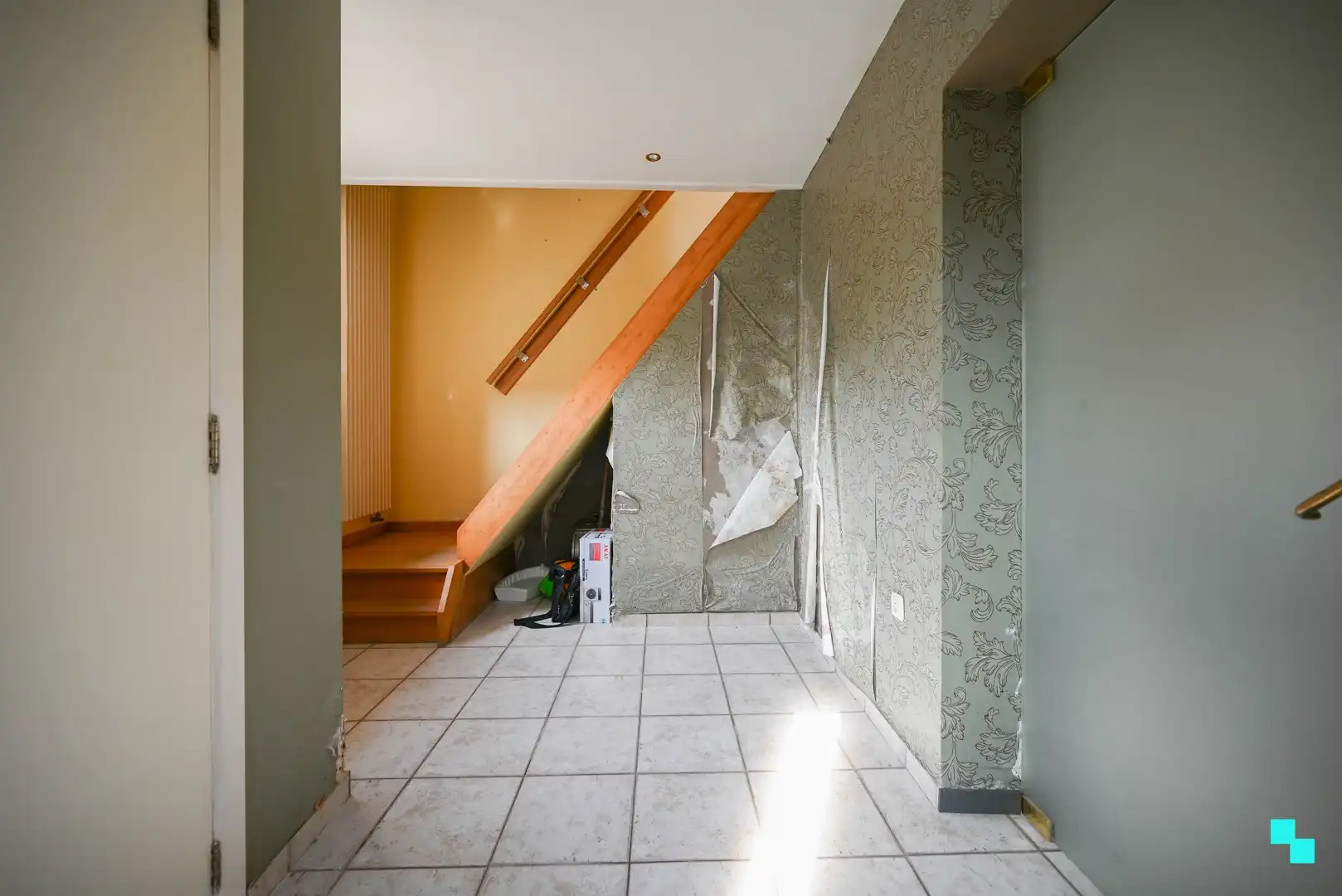 Alleenstaande, te renoveren villa in residentiële buurt foto 7