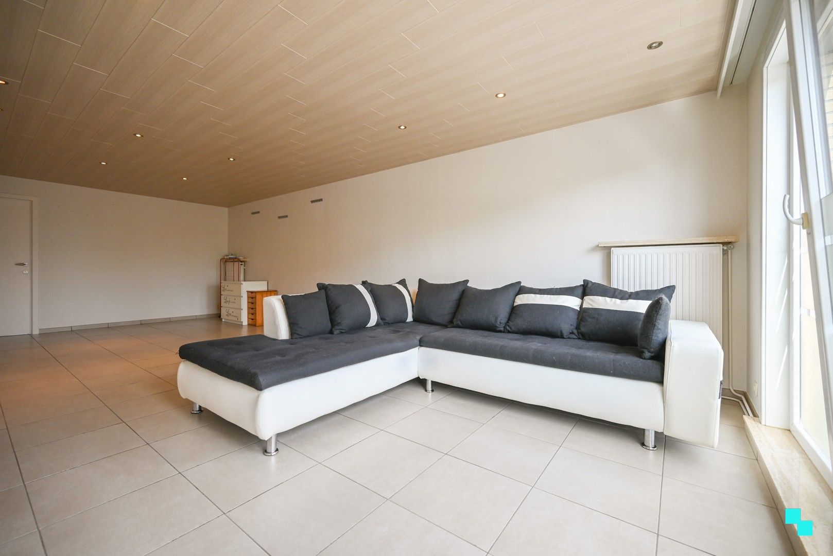 Energiezuinig, instapklaar tweeslaapkamerappartement te Roeselare foto 5