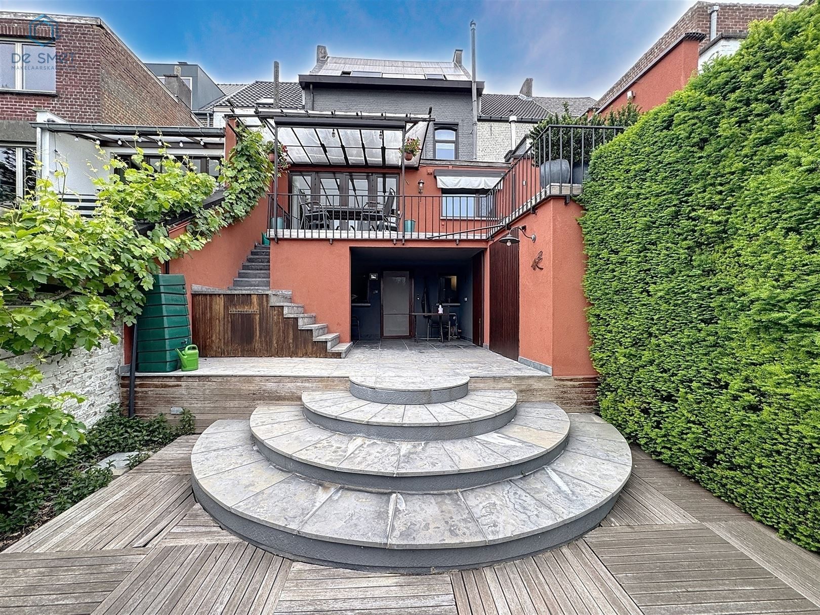 Luxe afgewerkte woning met 5 slaapkamers, lift en prachtig zicht op de jachthaven van Geraardsbergen foto {{pictureIndex}}