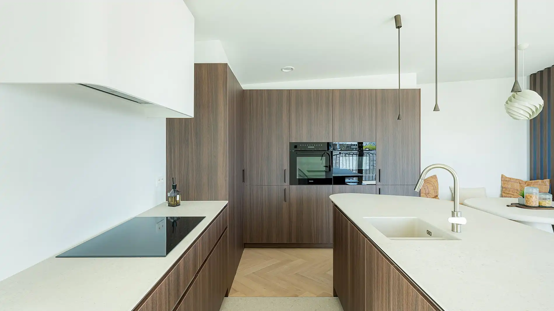 Exclusief verblijf met lift, terrassen en uitzonderlijke volumes in een groene-autovrije verkaveling te Knokke. foto 4