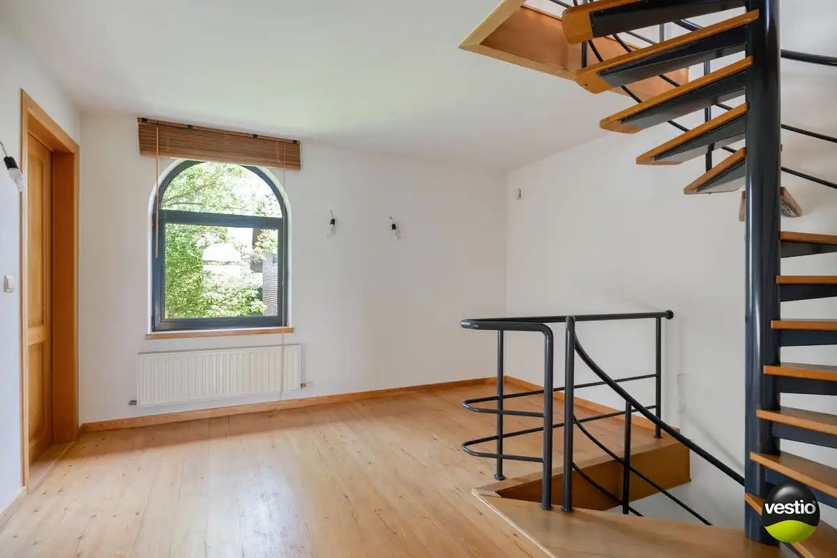 EXCLUSIEVE HOEVE MET MEERDERE WOONGEDEELTES, ATELIER, STALLING en AANPALENDE WEIDE OP CA. 1,6 HECTARE NABIJ DOMEIN NIEUWENHOVEN. foto 67