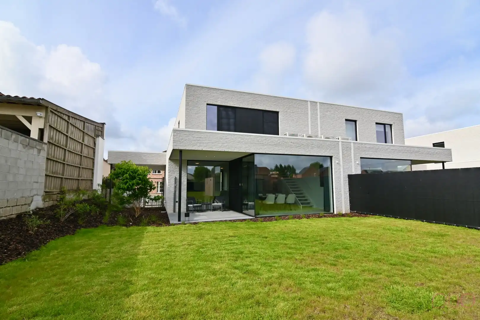 Moderne, stijlvolle nieuwbouwwoning in Wilderen inclusief diverse roerende goederen foto 2