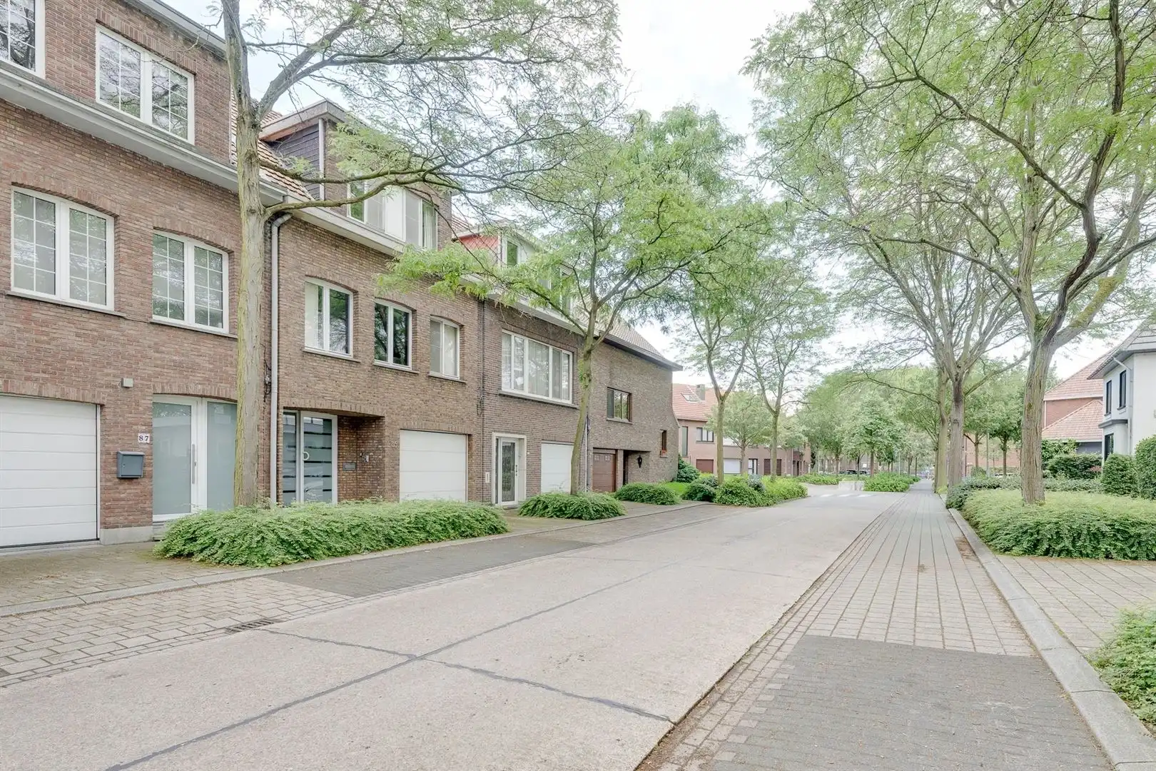 Toffe gezinswoning met 4 slaapkamers, 2 badkamers, garage en tuin foto 34