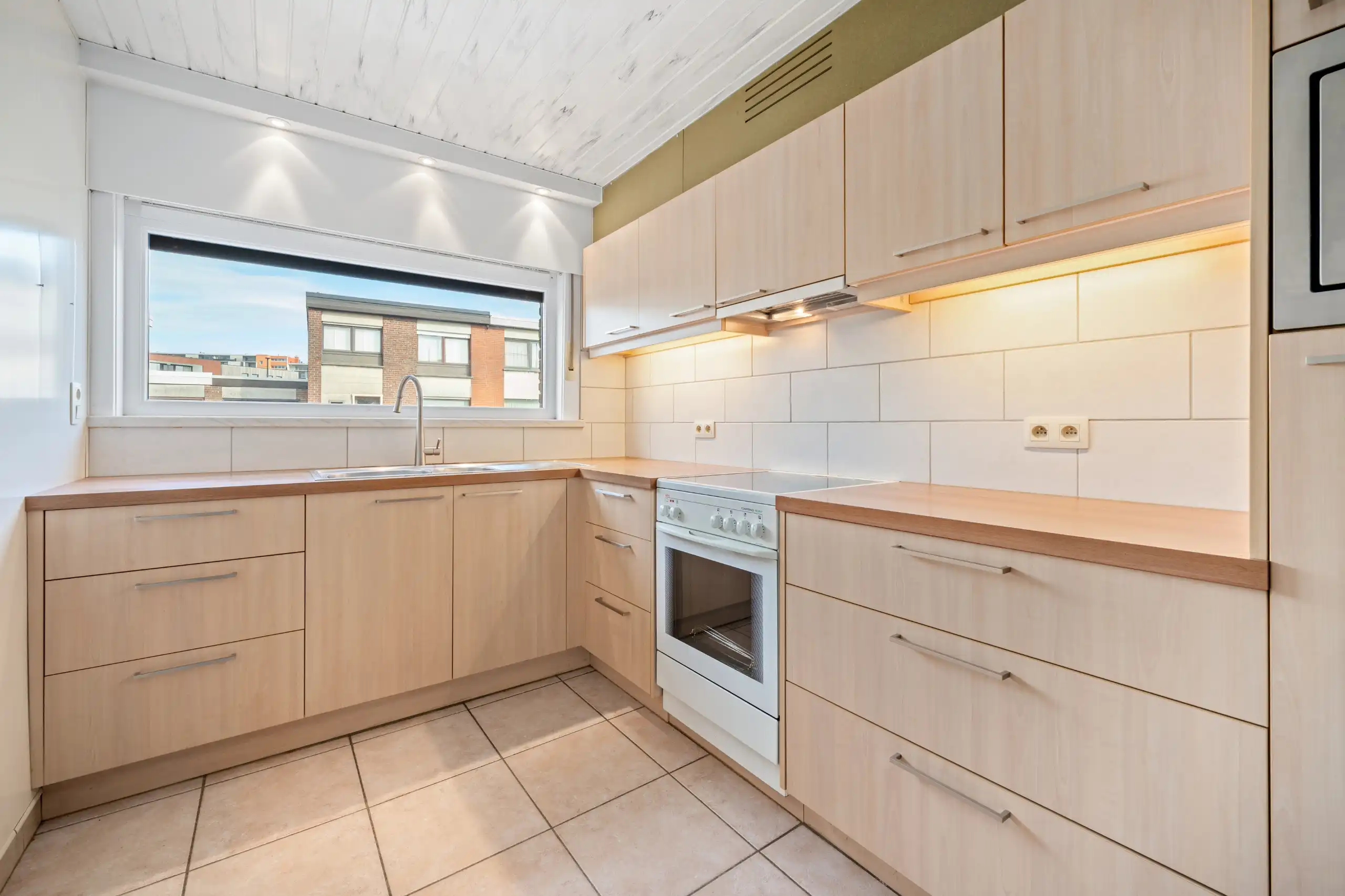 Op te frissen rijwoning op 197m2 in een centraal gelegen buurt foto 5