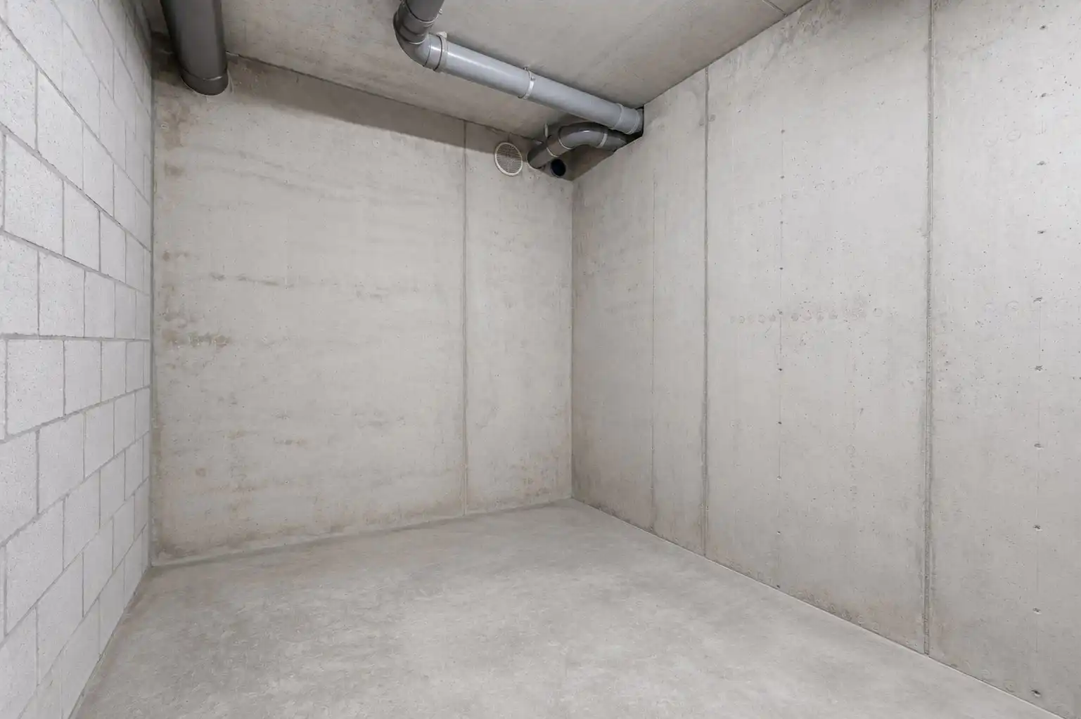 Ruim appartement net buiten Beringen-centrum met uitzicht rondom foto 21