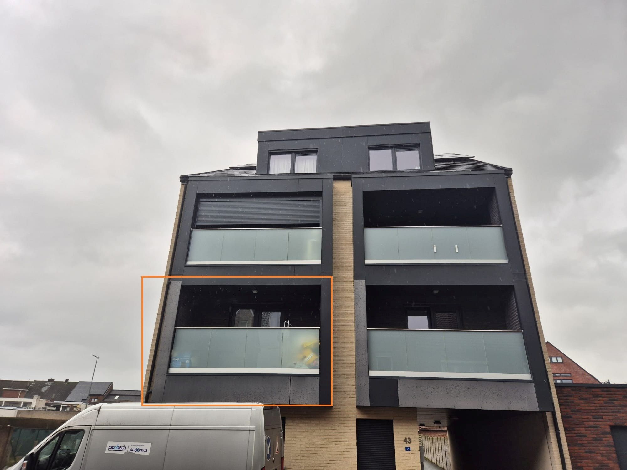 Modern één slaapkamerappartement met staanplaats te Maasmechelen foto {{pictureIndex}}