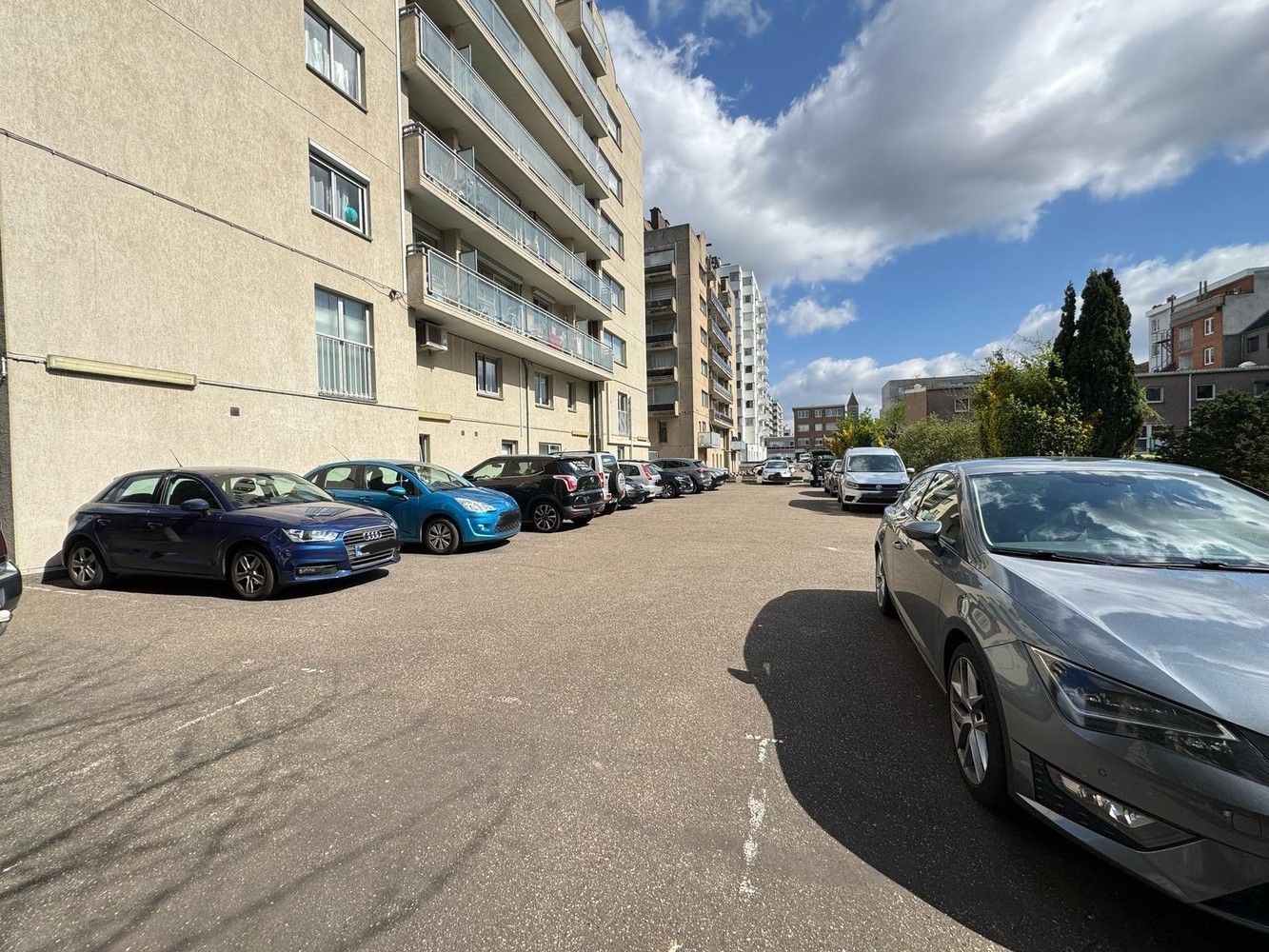 Ruim appartement (H.O.B) pal in Genk-Centrum - Investeringskans! foto 4