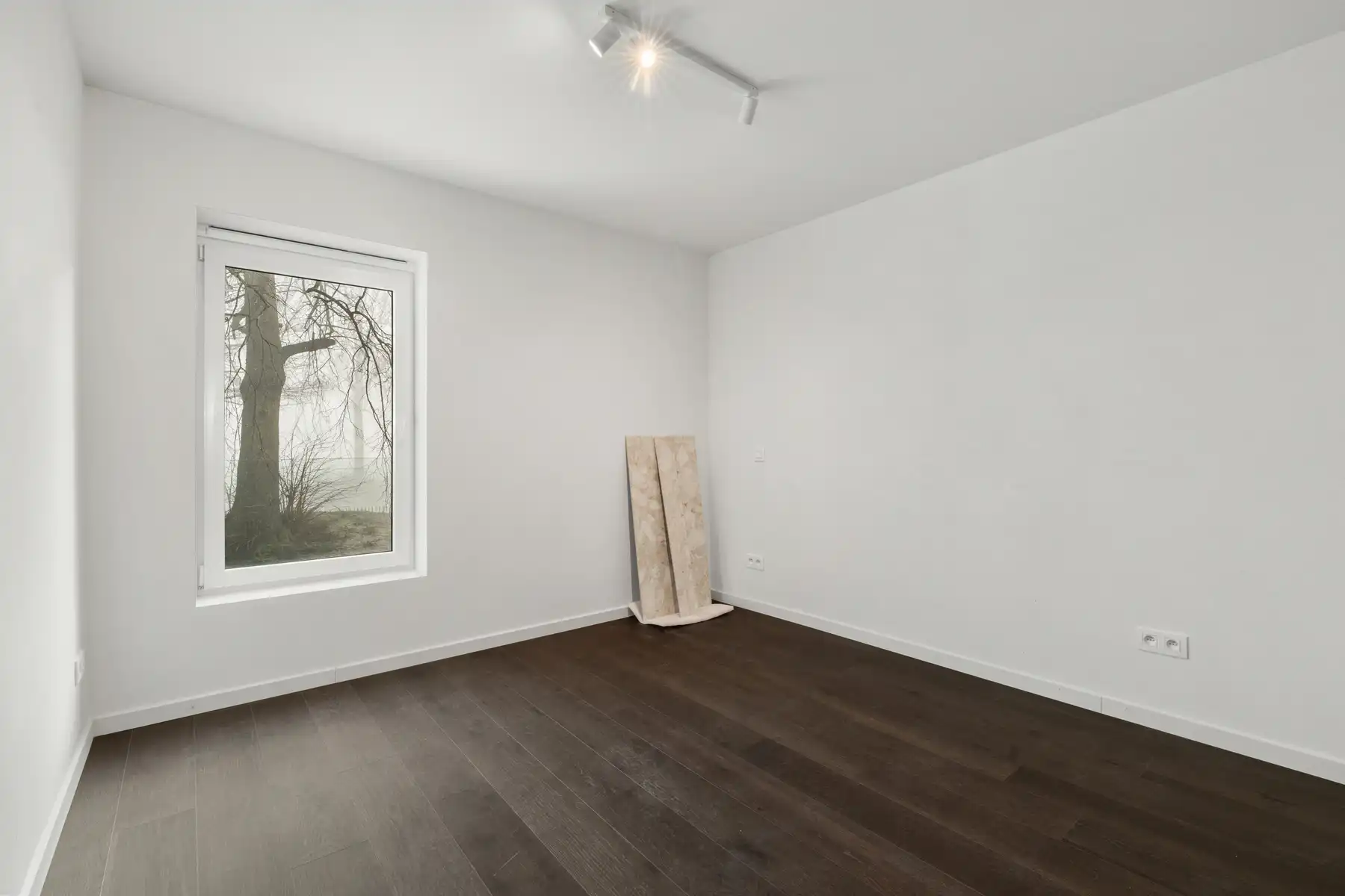 Moderne, halfopen woning foto 8