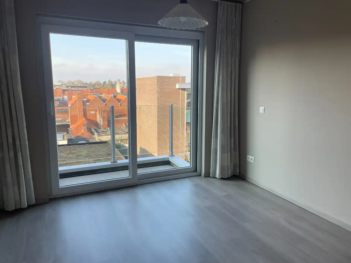 Instapklaar twee slaapkamer APP + terras, bergruimte & garage foto 20