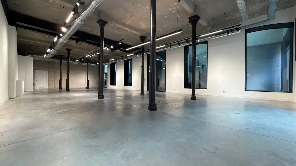 Kantoorruimte of showroom te huur in gerenoveerd pakhuis Valkeniersnatie in Antwerpen foto 8