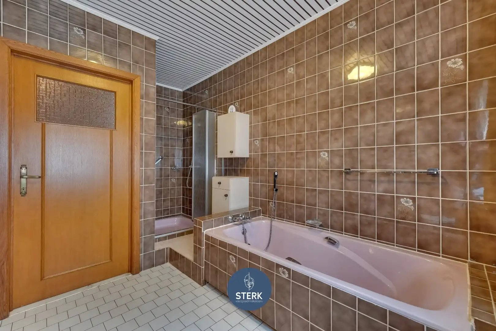 GELIJKVLOERSE WONING MET VEEL POTENTIEEL OP EEN RUSTIGE LOCATIE TE REKEM !  foto 17