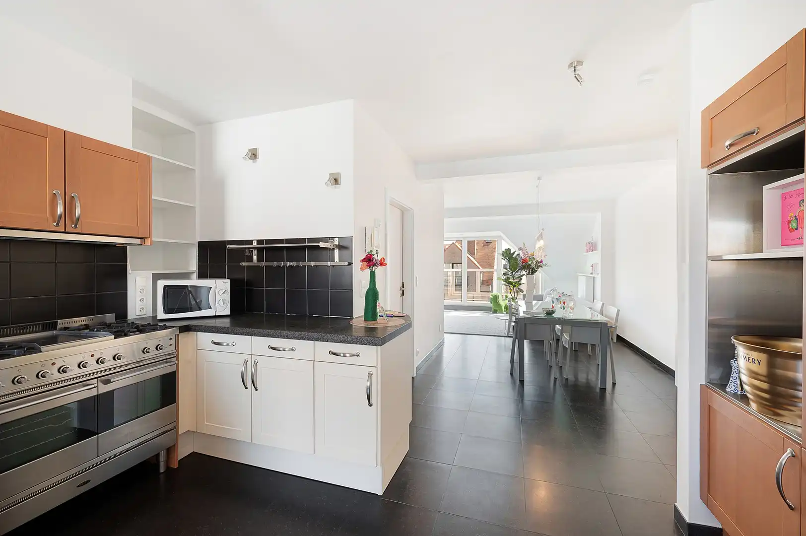 Appartement met unieke terrassen gelegen op wandelafstand van de zee en de winkels. foto 17