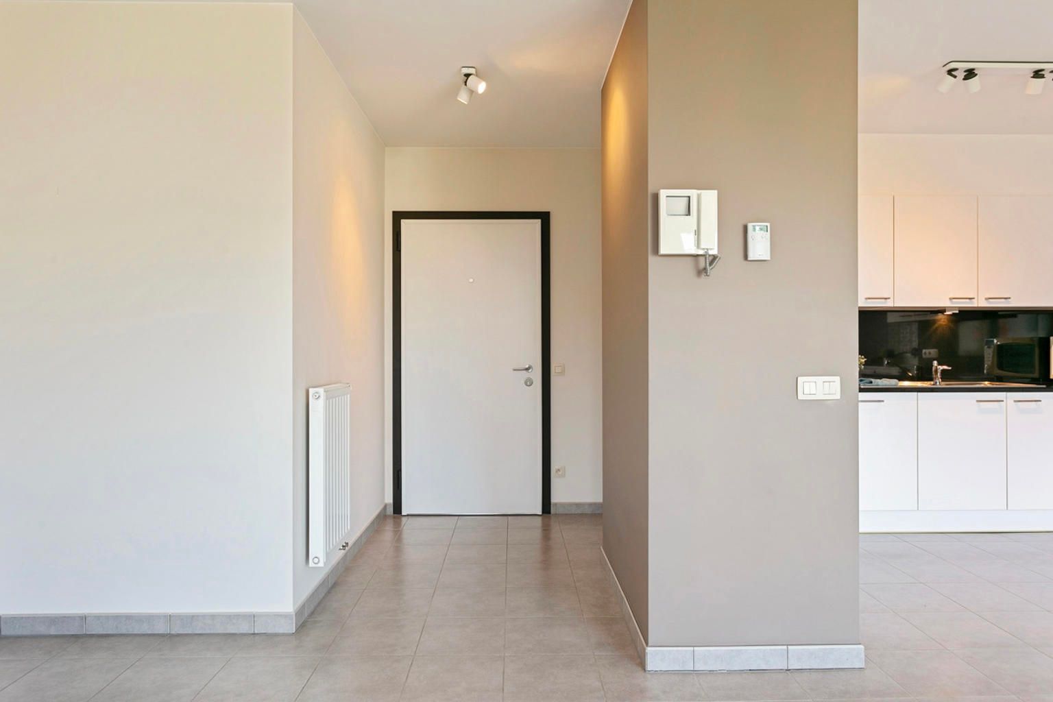 MOOI APPARTEMENT MET 2 SLAAPKAMERS EN GARAGE IN KUMTICH foto 3