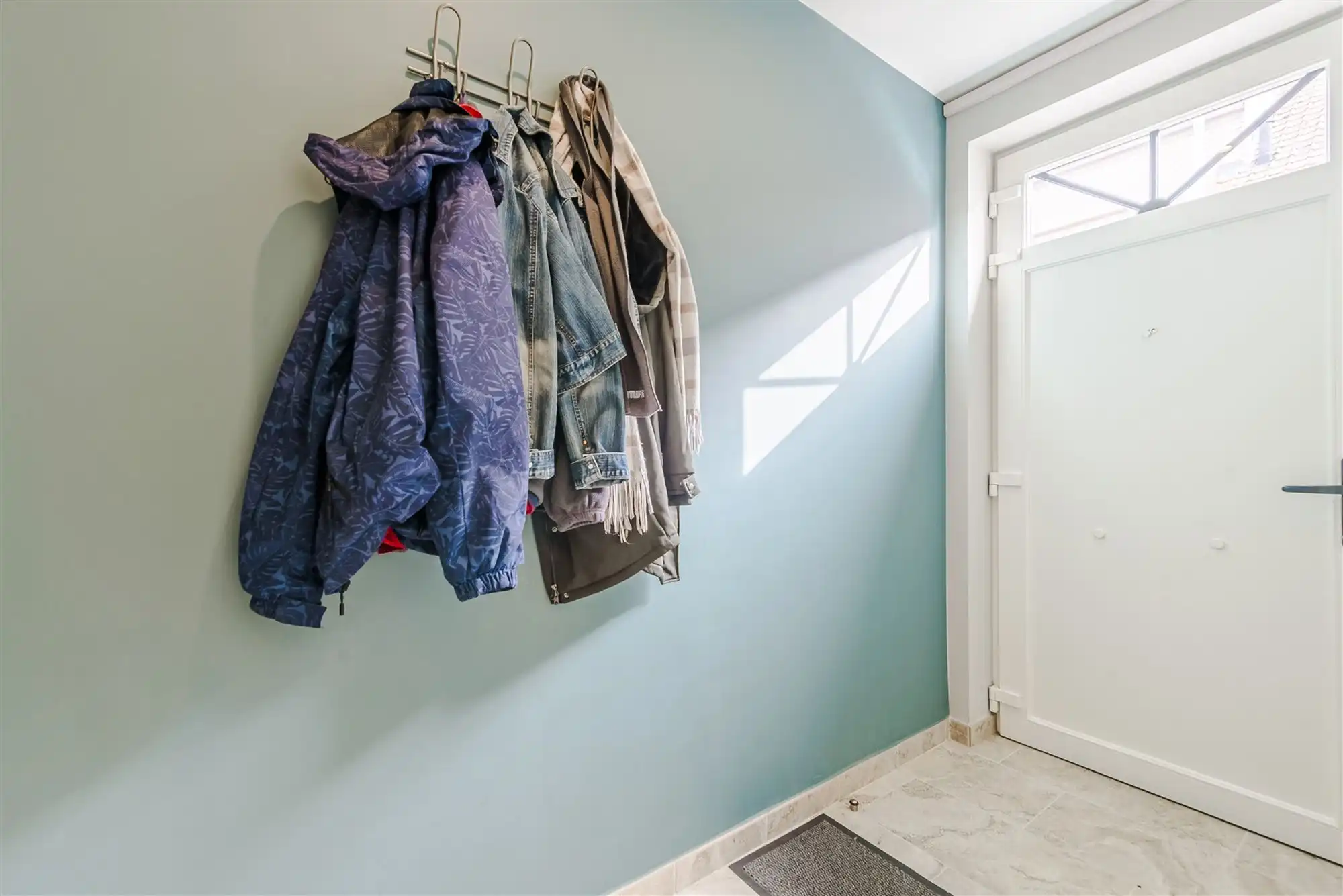 Kwaliteitsvol instapklaar huis met 3 slpks, 2 badks en tuin foto 3