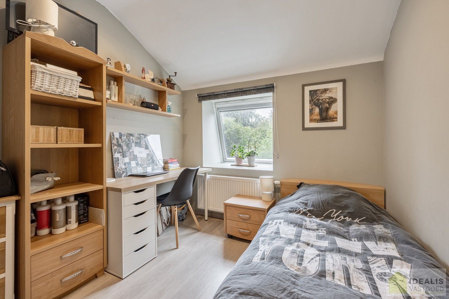 INSTAPKLARE GEZINSWONING MET LICHTRIJKE LEEFRUIMTE, RUIME EN VERZORGDE KEUKEN, BADKAMER EN 3 GOEDE SLAAPKAMERS OP EEN KNAP ZUID-GEORIENTEERDE PERCEEL VAN 2A 32A foto 19