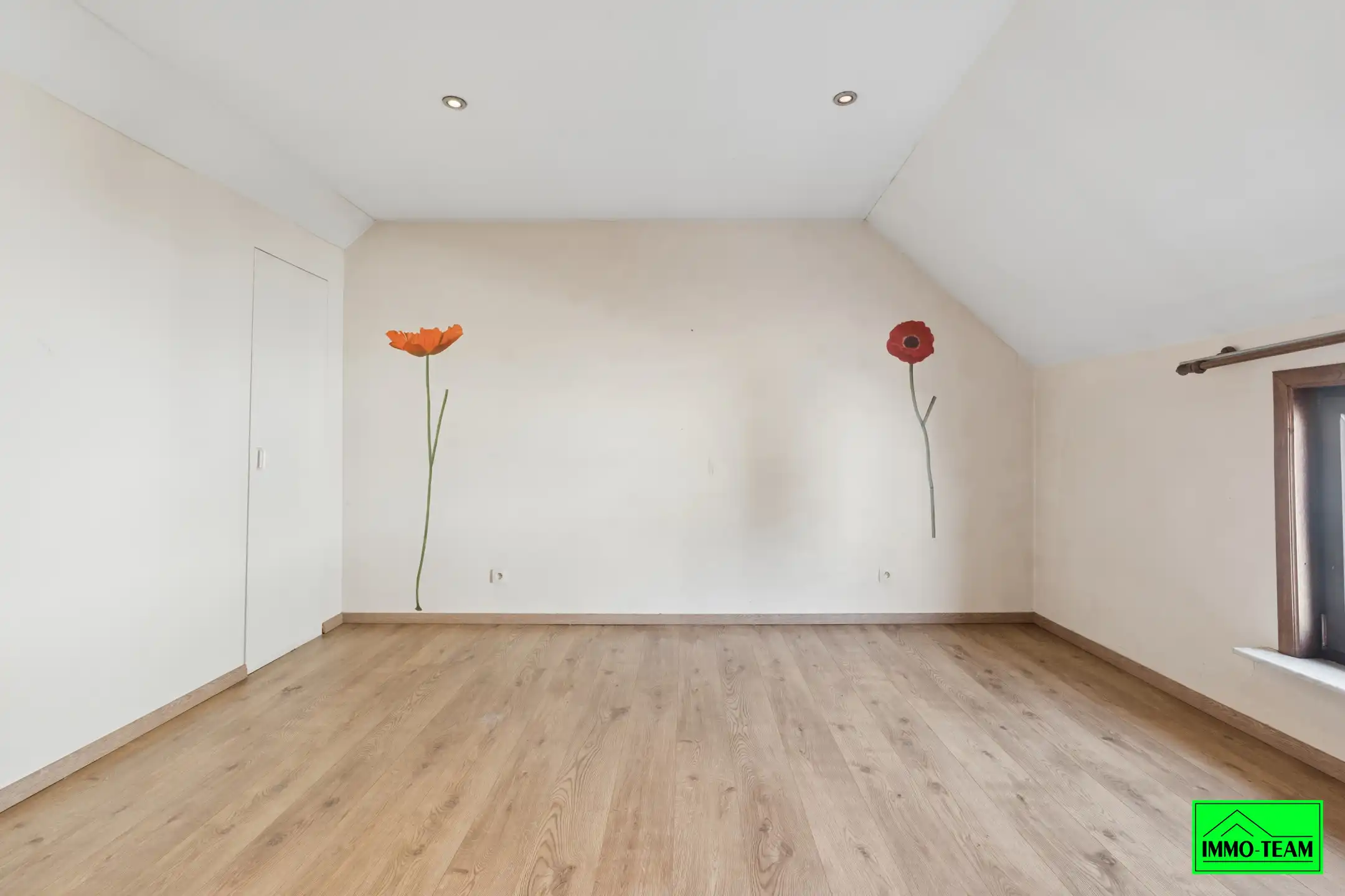 Te renoveren woning in rustige straat in Asse foto 12