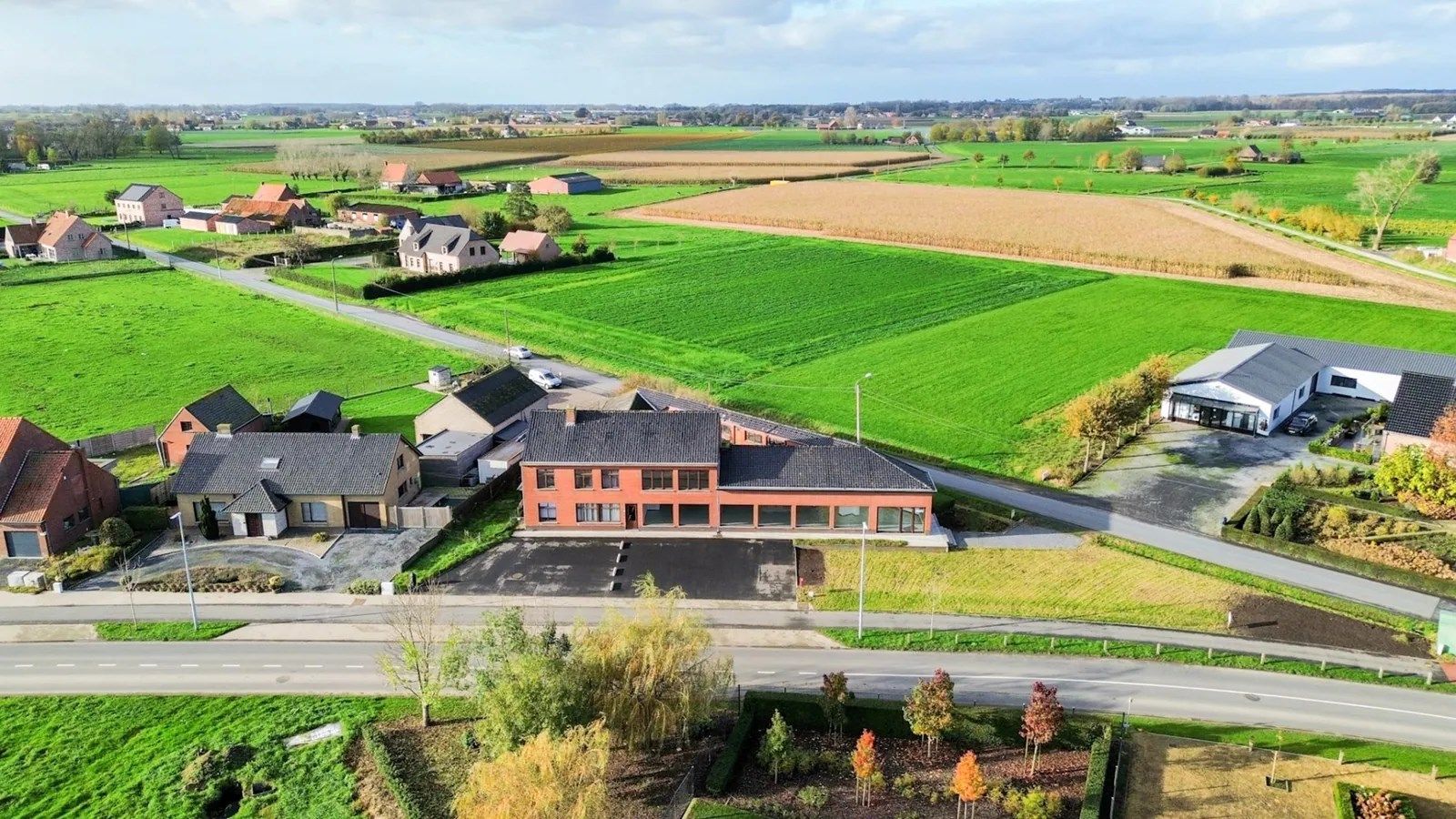 Handelsruimte/kantoor (met atelier, opslag en parking) + woning met tuin en garage, Kortemark foto 30