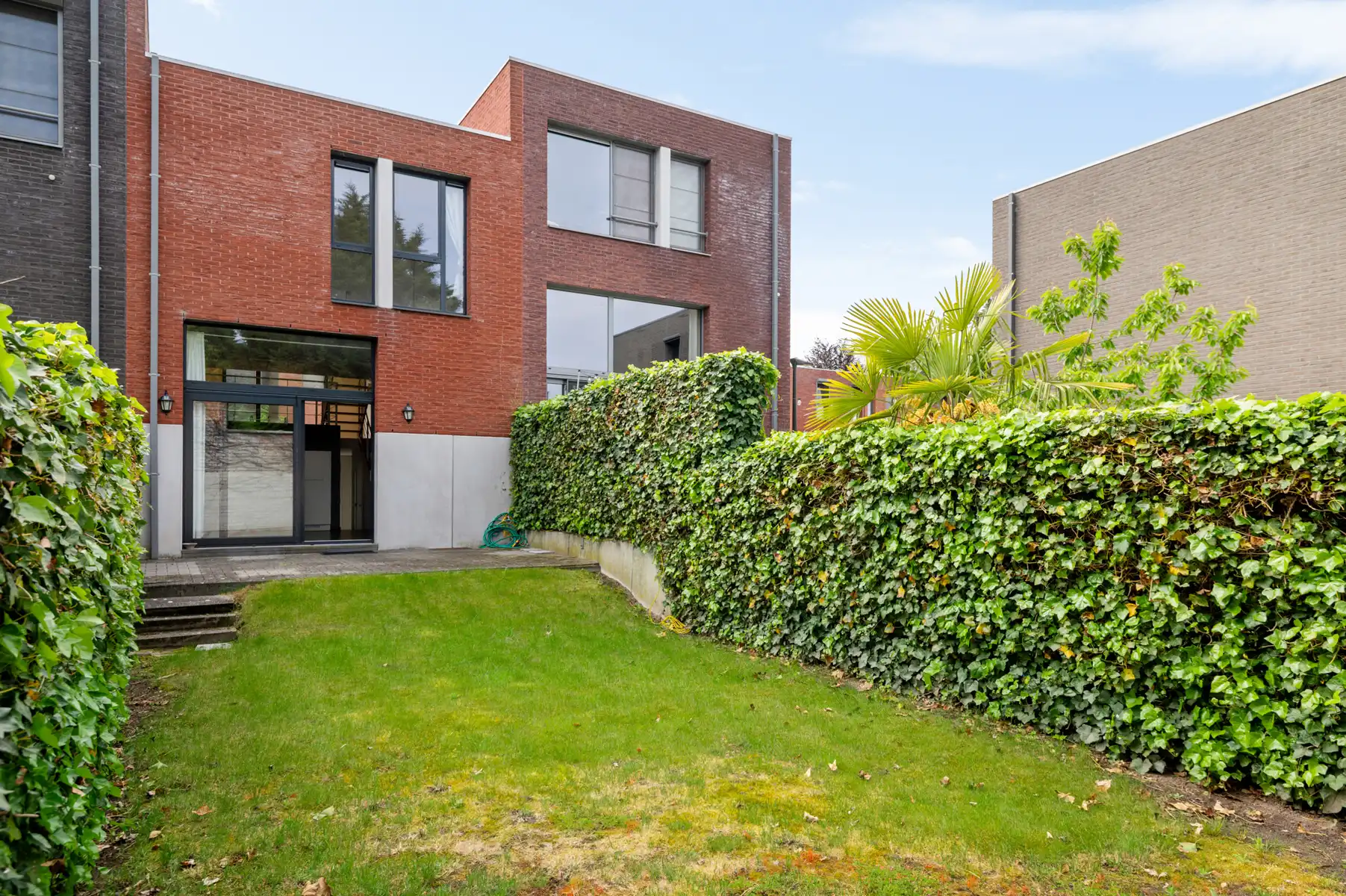 Gezinsgeluk in Mortsel:woning in rustige woonwijk met 3 SLP foto {{pictureIndex}}