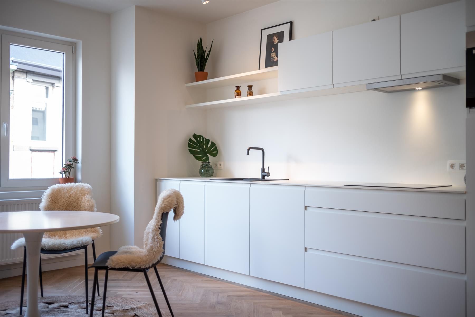 Gerenoveerd 1-slaapkamerappartement met knus balkon foto 4