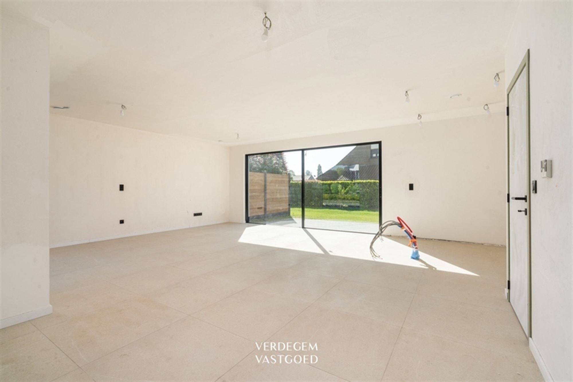 Prachtige nieuwbouwwoning met 4 slaapkamers en zuid tuin foto 2