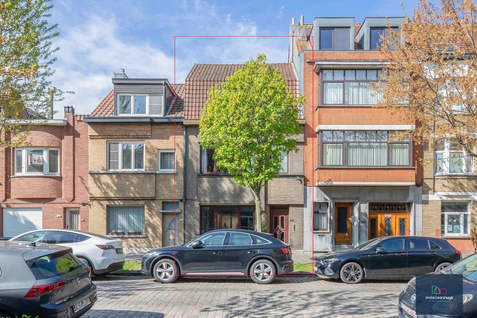 Hoofdfoto van de publicatie: Ruime woning met tuin en dubbele garage in Gent 